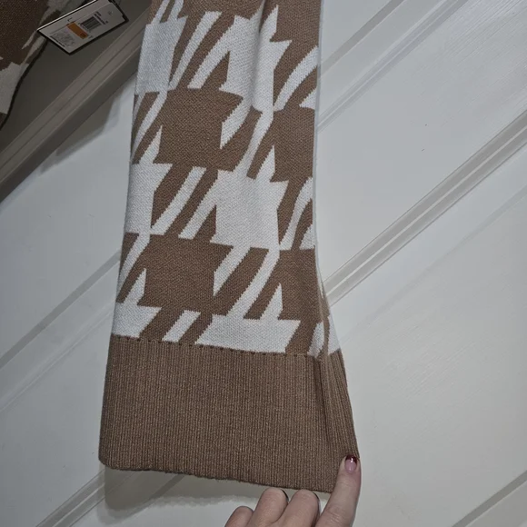 NWT Laundry By Shelli Segal Ivory And Camel Houndstooth Sweater - Picture 3 of 5